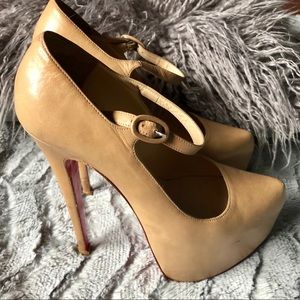 AUTHENTIC Louboutin Lady Daf 160 pumps. Size 37